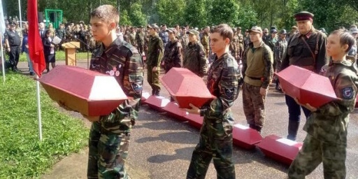 В Калужской области поисковики провели церемонию перезахоронения бойцов Красной армии